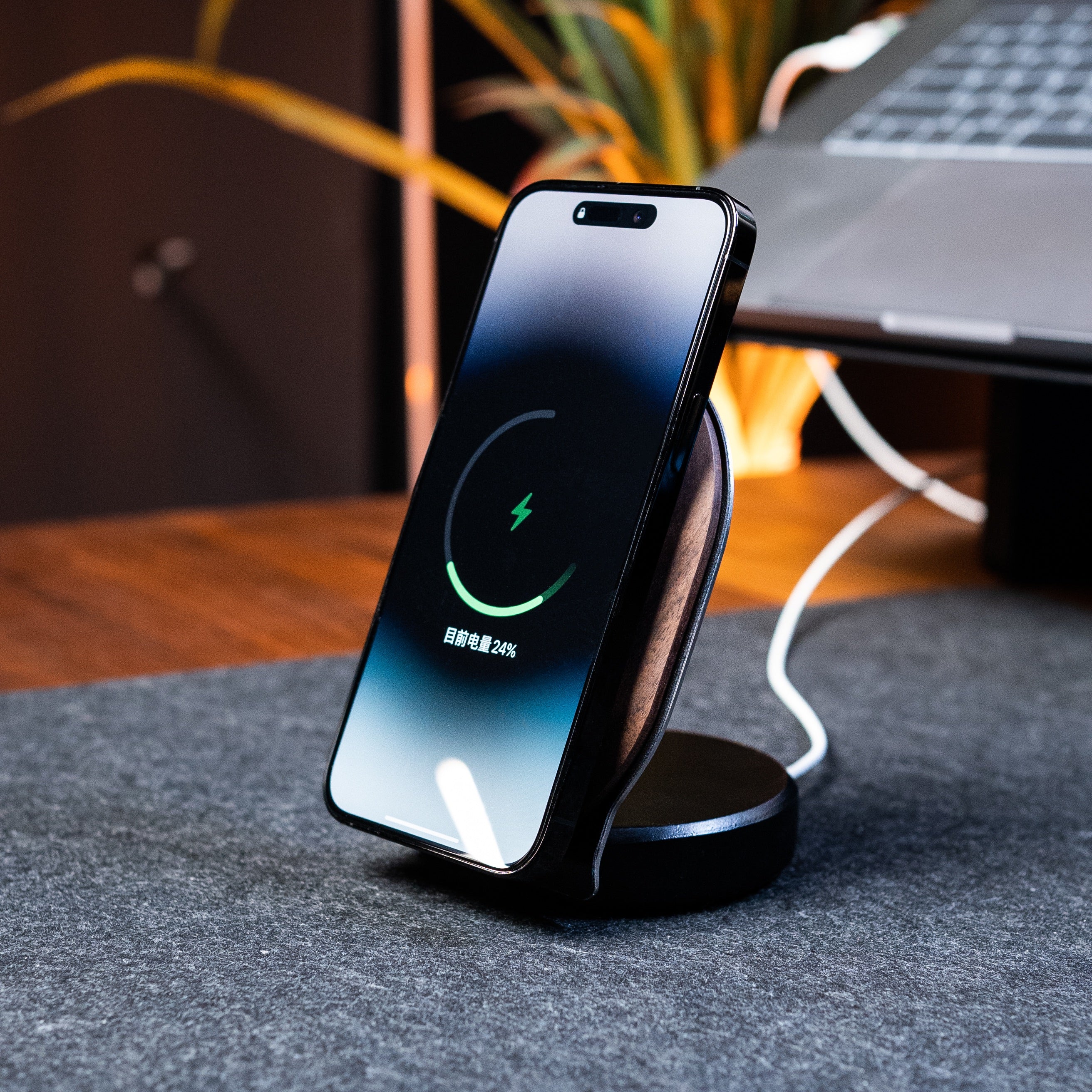 Wood MagSafe wireless charging stand - Nordeco House