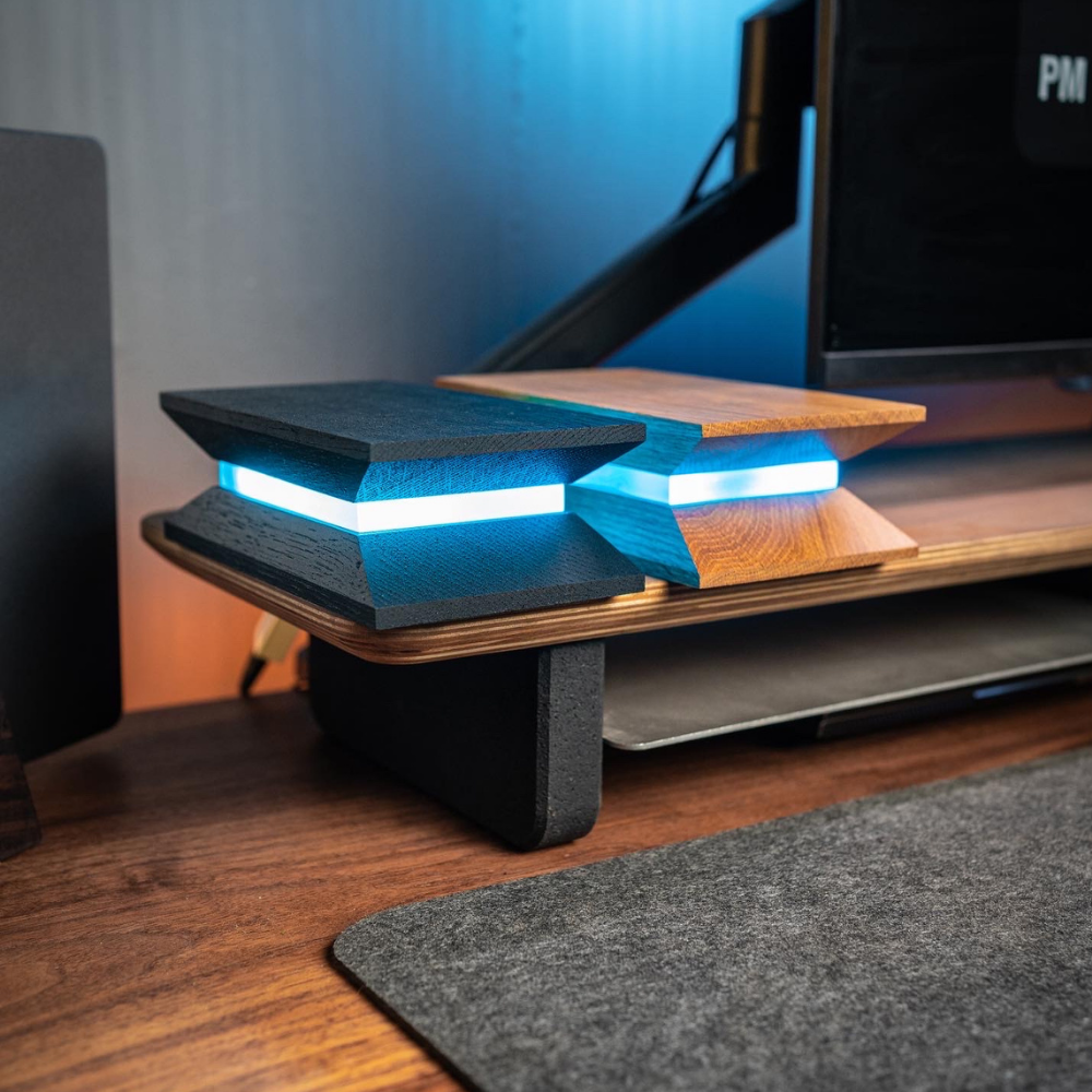 Soporte para monitor de escritorio Nordeco | Versiones de iluminación RGB