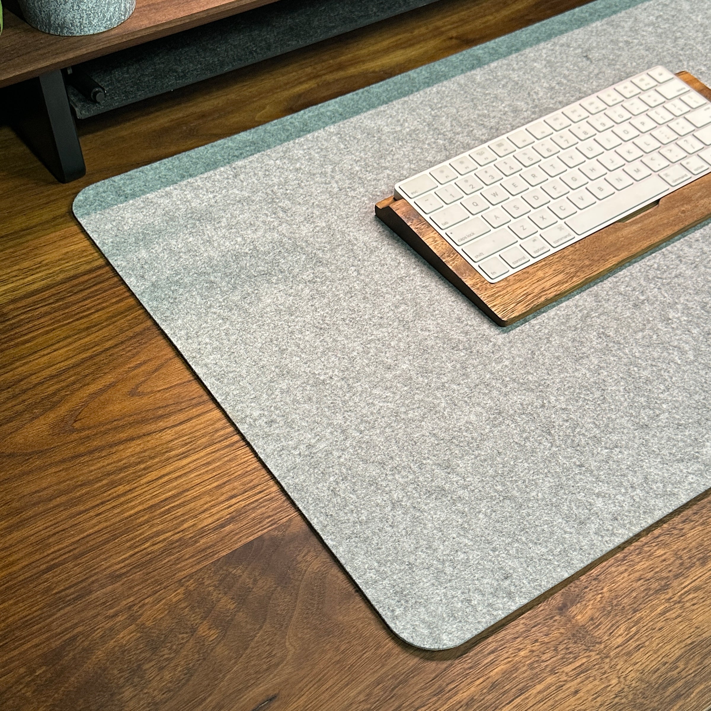 Work desk pad